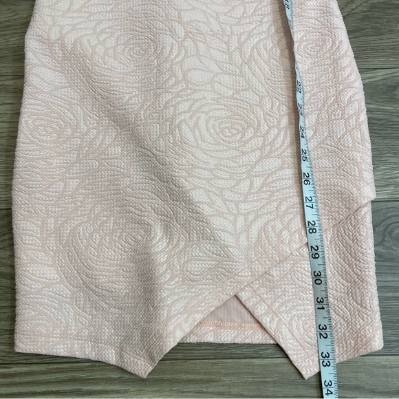 Bebe Light Pink Textured Floral Halter Neck Tulip Hem Mini Dress - Picture 10 of 12